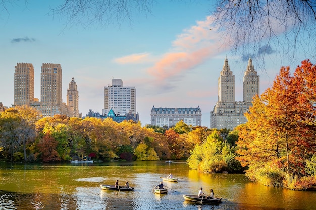 Central Park in autunno nel centro di Manhattan New York City