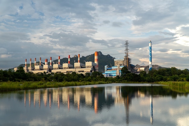 Centrale elettrica a carbone di Mae Moh in Lampang, Tailandia.