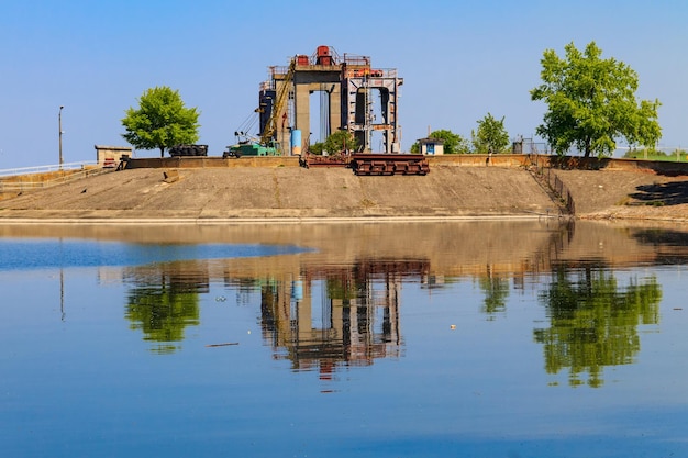 Centrale idroelettrica di Svetlovodsk sul fiume Dnepr in Ucraina