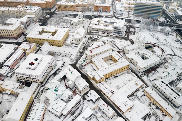 Centro città innevato di Minsk dall'alto