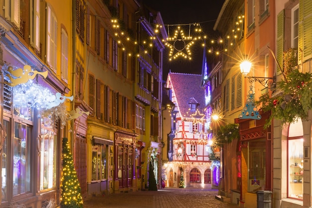 Centro storico di Colmar decorato e illuminato per Natale