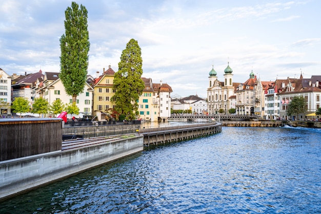 Centro storico di Lucerna con il famoso Ponte della Cappella in Svizzera.