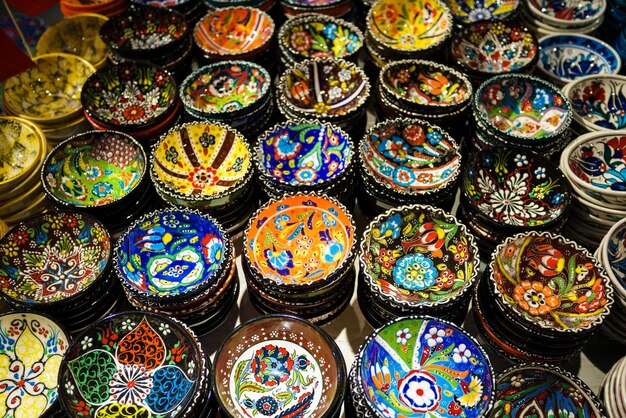 Ceramiche colorate turche sul Grand Bazaar di Istanbul