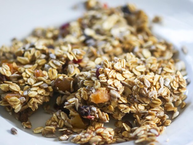 Cereali muesli biologici con avena e frutta secca