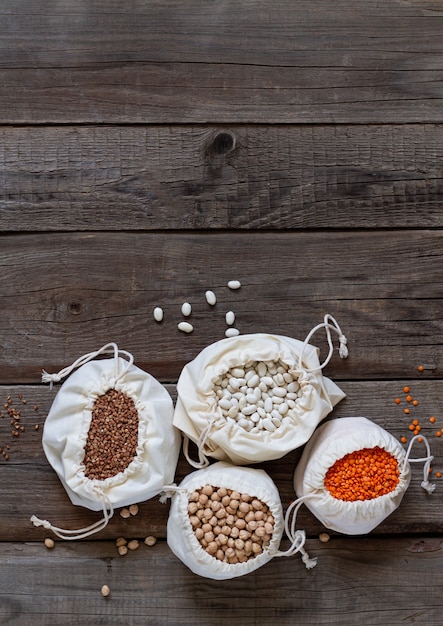 Cereali senza glutine in sacchetti di cotone ecologico (ceci, lenticchie, grano saraceno, fagioli)
