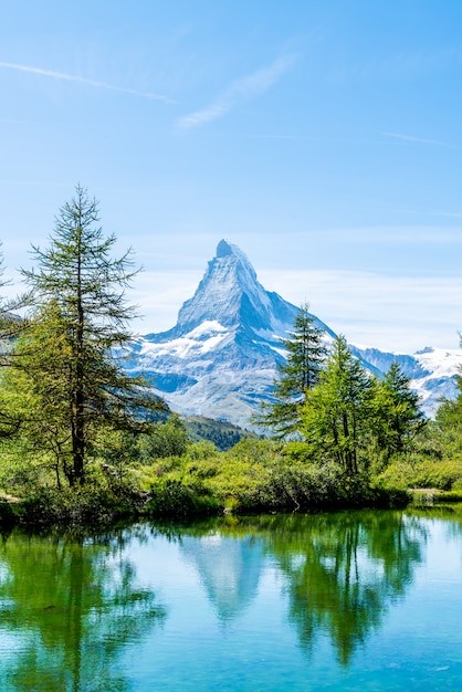 Cervino con il lago Grindjisee a Zermatt