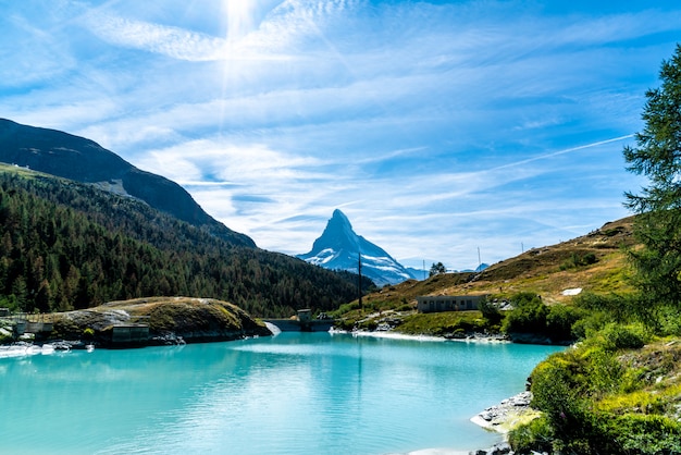 Cervino con il lago Mosjesee a Zermatt