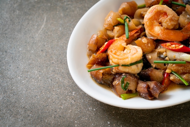 Cetriolo di mare brasato saltato in padella con gamberetti - Stile di cibo asiatico