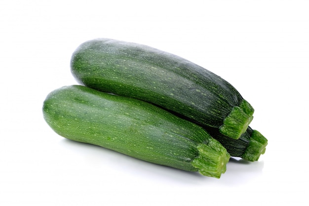 Cetriolo di zucchine isolato