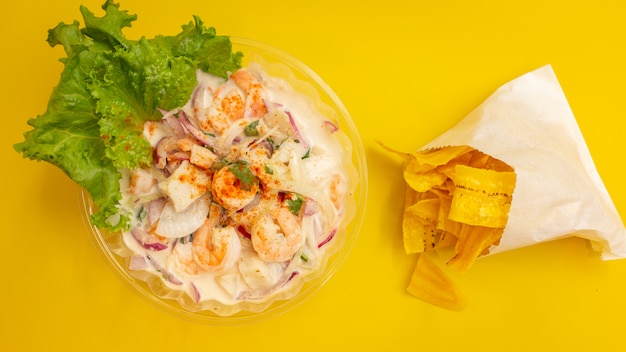 ceviche con chips di piantaggine