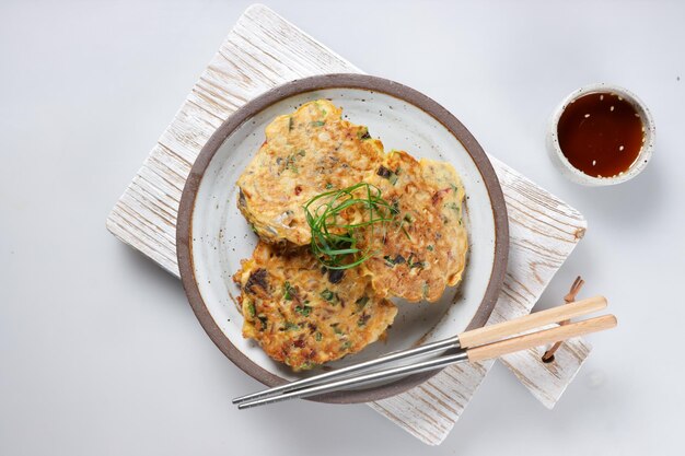 Chamchijeon o Pajeon o pancake al tonno coreano.