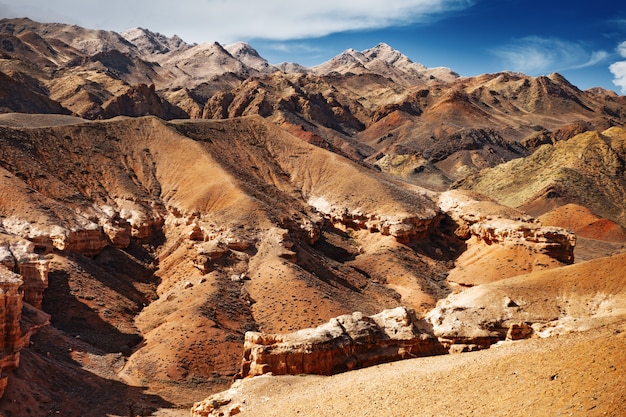 Charyn Canyon, vista su colline e montagne.