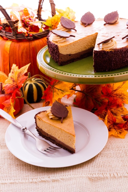 Cheesecake al cioccolato bianco e zucca per il Ringraziamento.