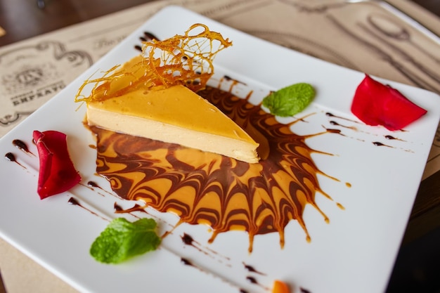 Cheesecake con Carmel spruzzato in cima