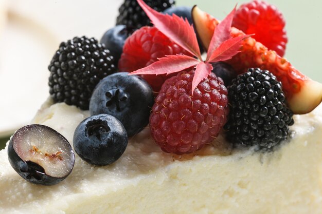 Cheesecake con fichi, frutti di bosco e caffè