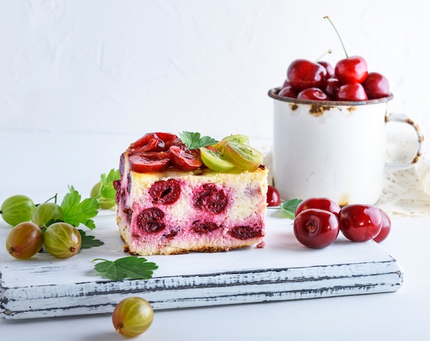 Cheesecake con frutti di bosco e ricotta fatta in casa