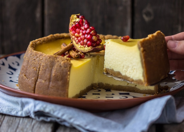 Cheesecake con ricotta e melograno