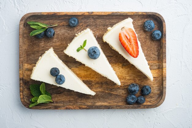 Cheesecake fatta in casa con frutti di bosco freschi