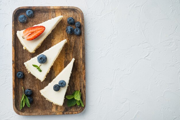 Cheesecake fatta in casa con frutti di bosco freschi