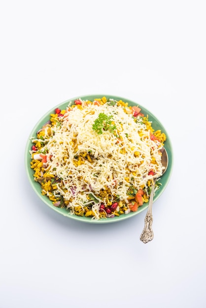 Cheesy Bhel o Cheese bhelpuri è un popolare spuntino indiano lungo la strada