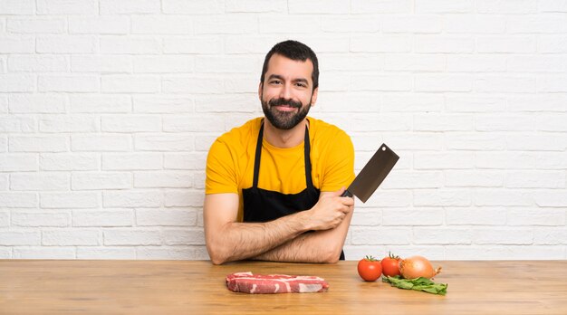 Chef felice in una cucina