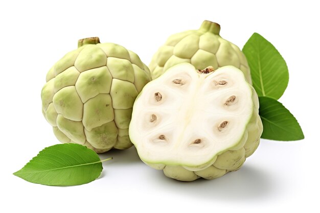 Cherimoya isolato su bianco