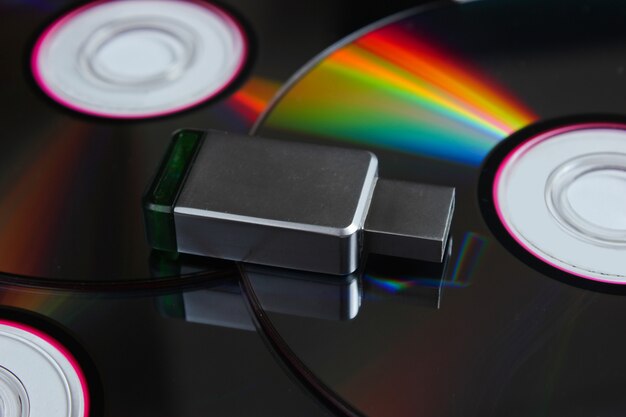 Chiavetta USB su CD nero