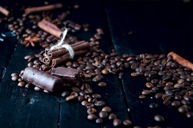 chicchi di caffè e cioccolatini