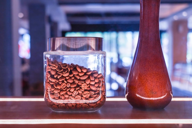 Chicchi di caffè in un vaso di vetro