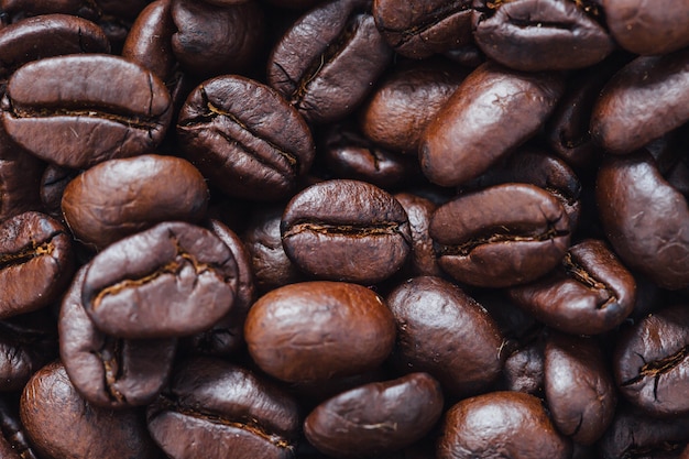 chicchi di caffè sul tavolo di legno