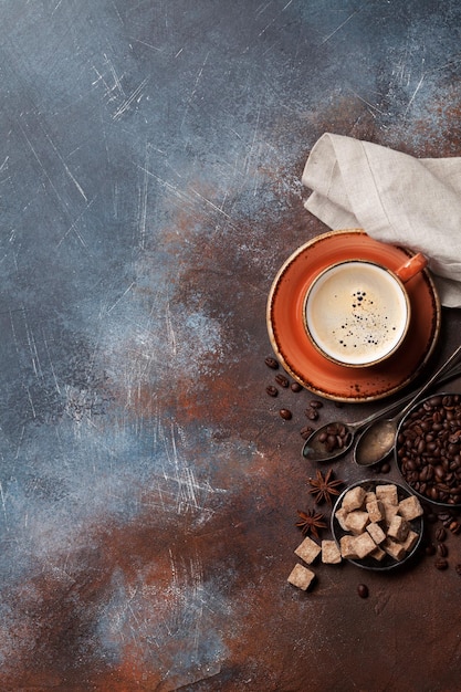 Chicchi e zucchero della tazza di caffè