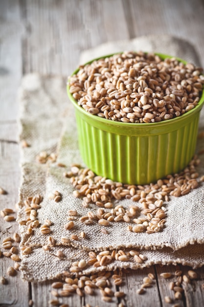 Chicco di grano in una ciotola