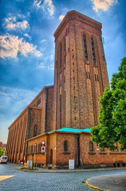 Chiesa cattolica in mattoni rossi Anversa Belgio Benelux HDR