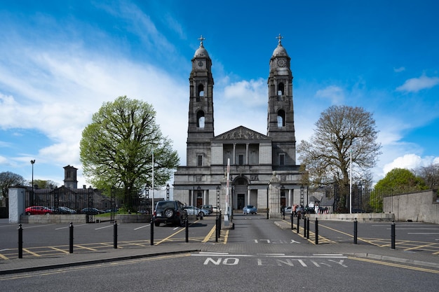 Chiesa cattolica romana Due torri con l'orologio Cattedrale di Cristo Re Mullingar Irlanda