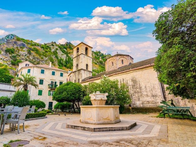 Chiesa Collegiata di Santa Maria a Kotor all'alba, Montenegro