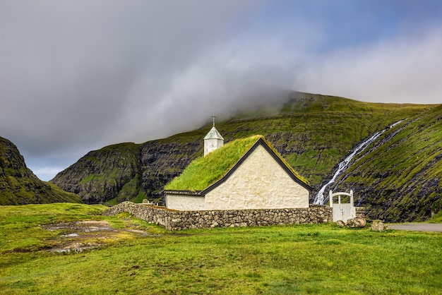 Chiesa del villaggio a Saksun Isole Faroe in Danimarca