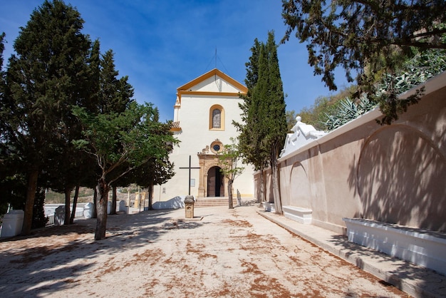 chiesa della città di Moclin a Granada