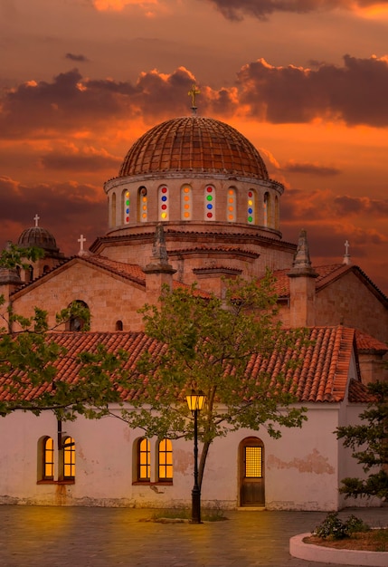 Chiesa della Trasfigurazione del Salvatore o Agia Sotira a Vilia, Attica, Grecia al tramonto