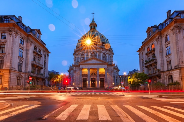 Chiesa di Frederiks di notte o chiesa di marmo a Copenaghen, capitale della Danimarca