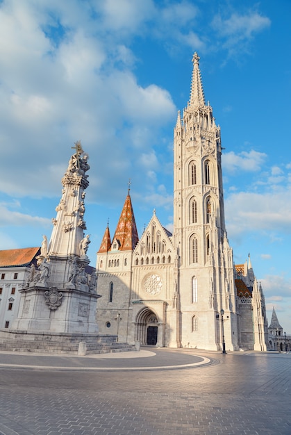 Chiesa di Mattia e statua della Santissima Trinità a Budapest, Ungheria