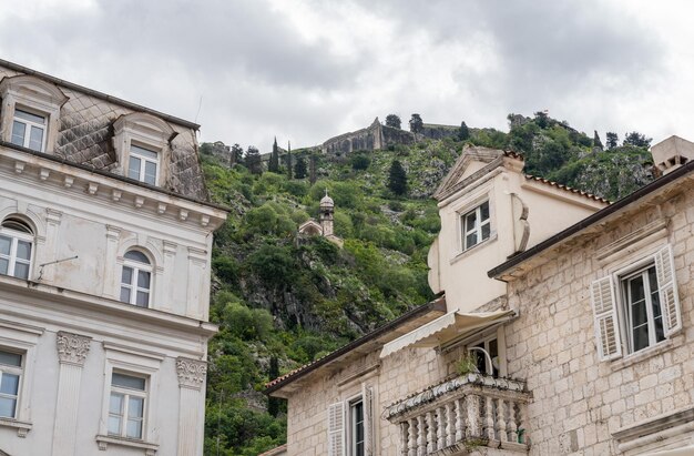 Chiesa di Nostra Signora del Rimedio sopra la città vecchia di Kotor in Montenegro