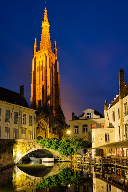 Chiesa di Nostra Signora e canale. Bruges Bruges, Belgio