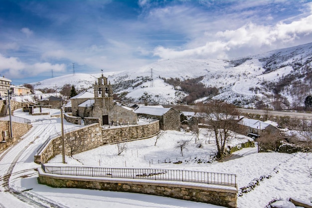 Chiesa di Padornello dopo una nevicata in inverno
