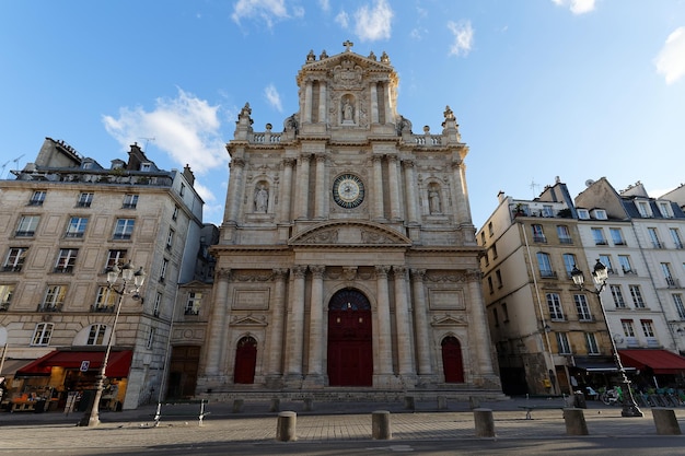 Chiesa di SaintPaulSaintLouis alla giornata di sole Marais 4° arrondissement Parigi Francia