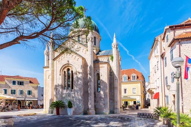 Chiesa di San Girolamo, la cattedrale più popolare di Herceg Novi, Montenegro.