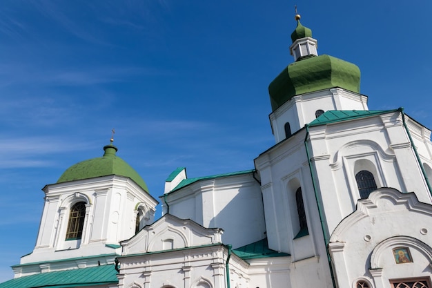 Chiesa di San Nicola Pristisk nel quartiere storico Podil a Kiev Ucraina