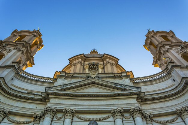 Chiesa di Santagnese contro il cielo