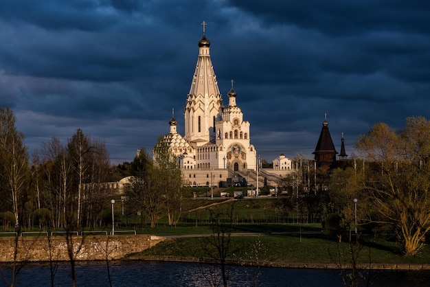 Chiesa di Tutti i Santi a Minsk al tramonto