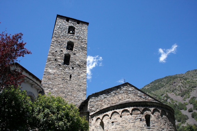 Chiesa medievale e torre campanaria in Andorra