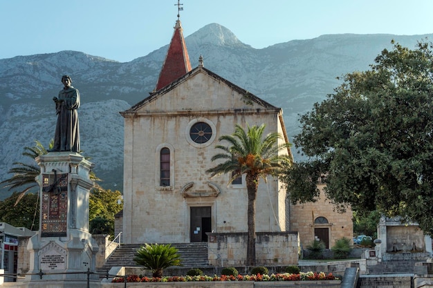 Chiesa medievale nel centro storico di Makarska, Croazia.